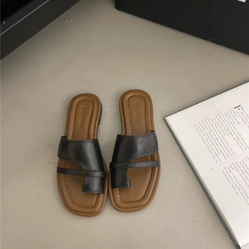 Pantofole con punta Scarpe da donna 2024 Nuovo stile primaverile ed estivo retrò semplice con gonna sandali romani con una gamba