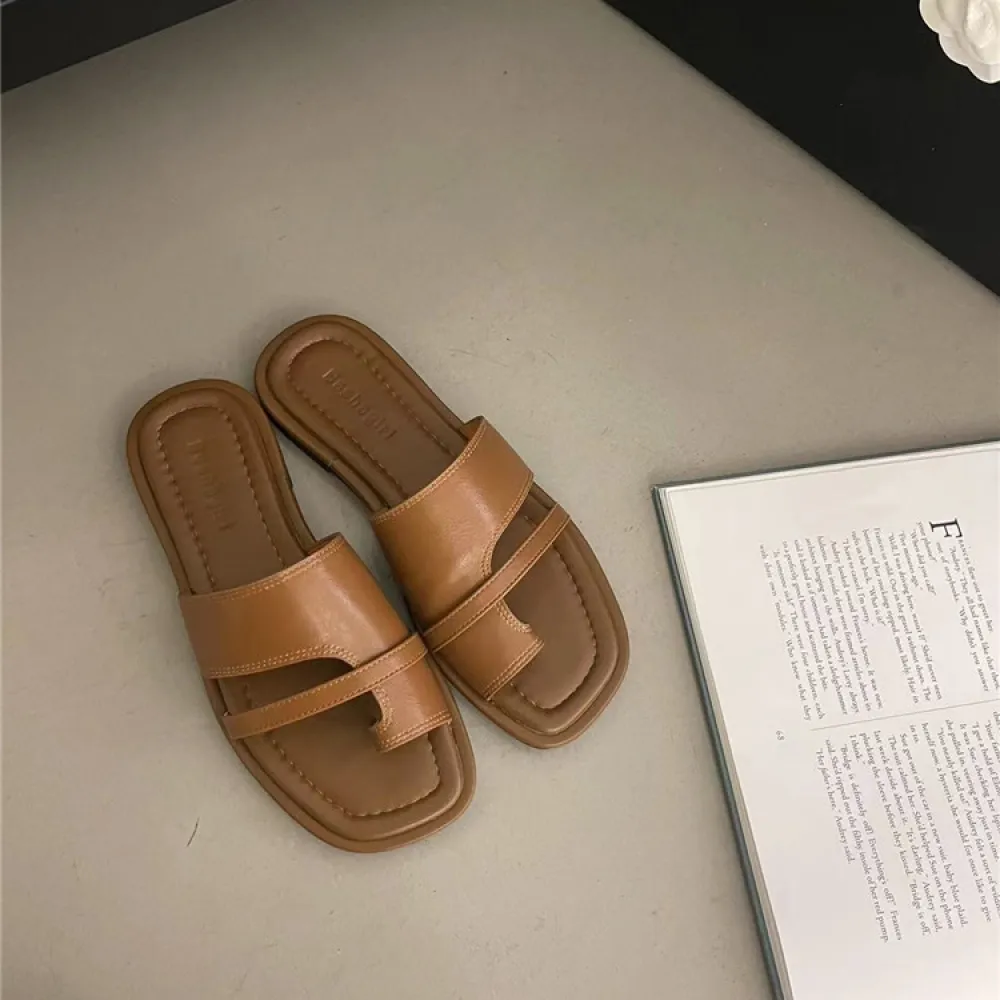 Pantofole con punta Scarpe da donna 2024 Nuovo stile primaverile ed estivo retrò semplice con gonna sandali romani con una gamba