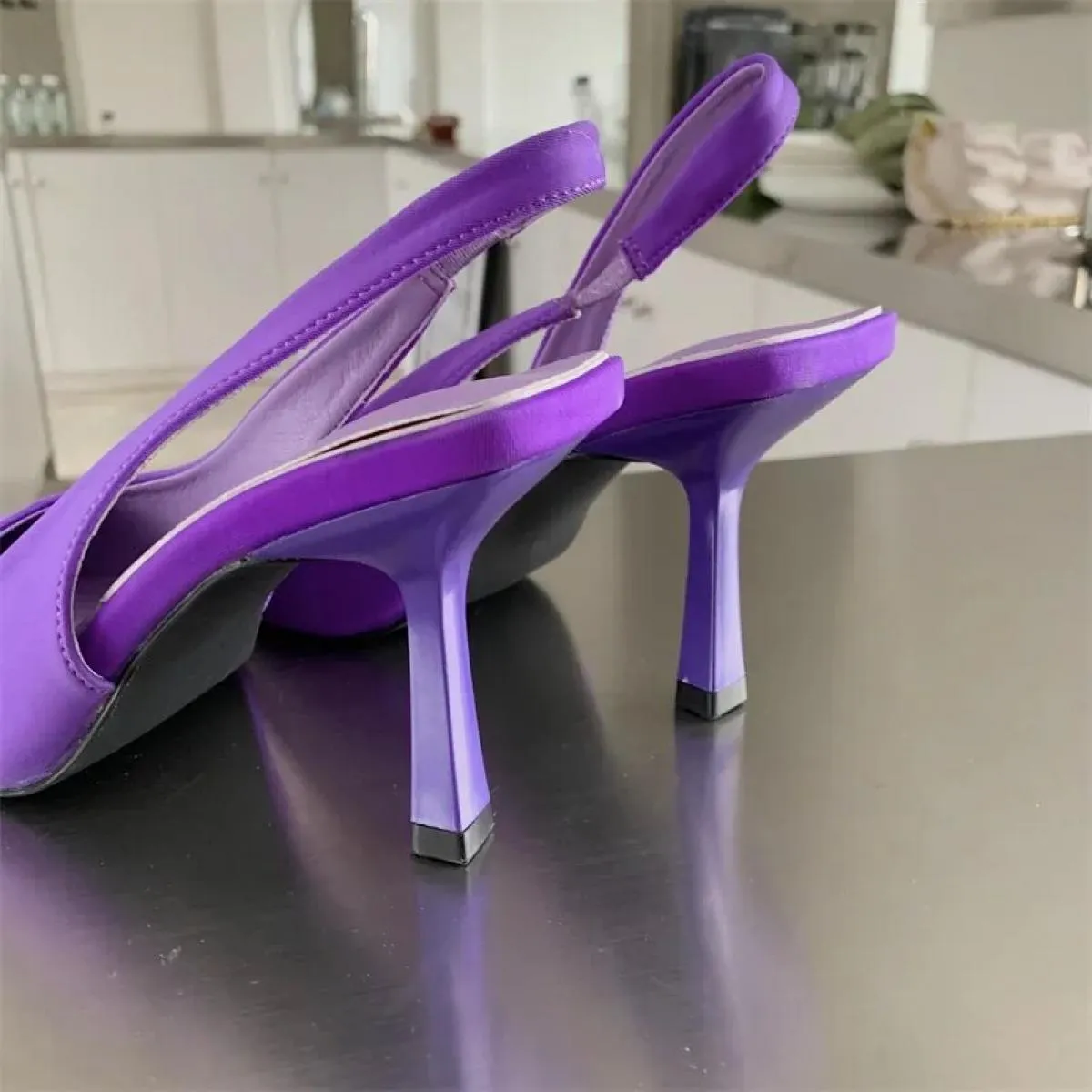 Pantofole con tacco alto da donna eleganti alla moda Pantofole con cinturino alla moda Scarpe da sposa con diapositive di lusso