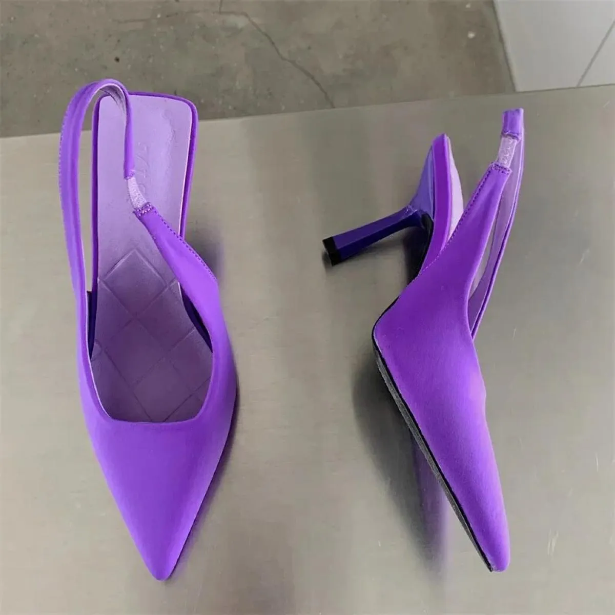 Pantofole con tacco alto da donna eleganti alla moda Pantofole con cinturino alla moda Scarpe da sposa con diapositive di lusso