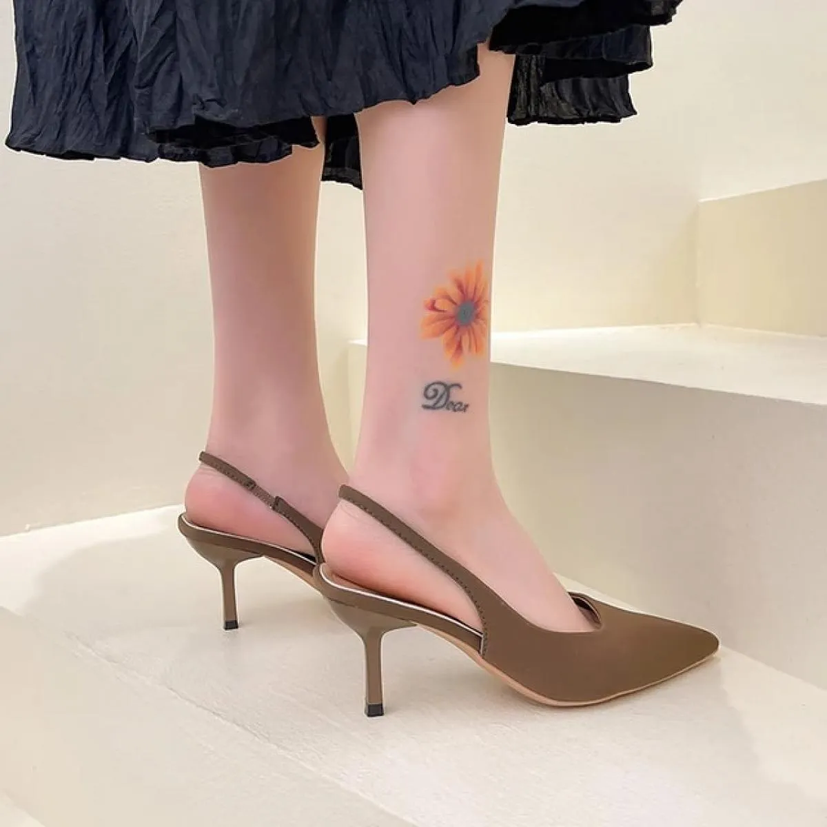 Pantofole con tacco alto da donna eleganti alla moda Pantofole con cinturino alla moda Scarpe da sposa con diapositive di lusso