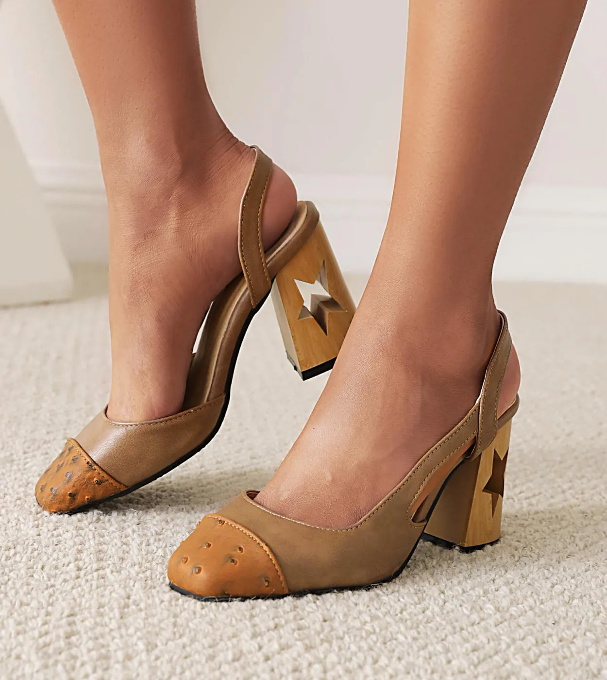 Sandali da donna eleganti Scarpe estive con tacco alto per le donne 2023 Sandali da donna con tacco quadrato in pelle Scarpe da