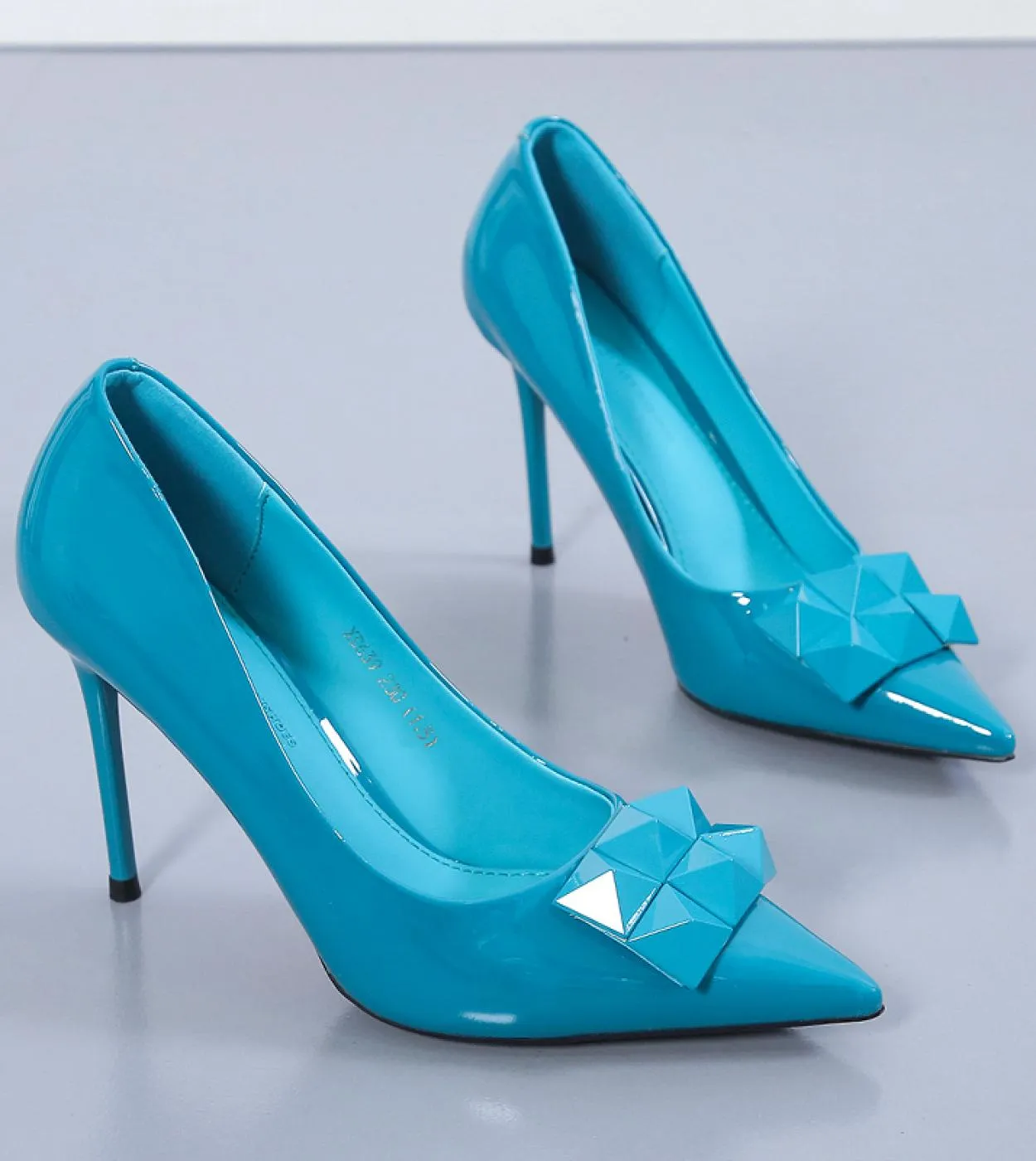 Scarpe con tacco alto a punta da donna Nuove 2022 Antumn Summer Shallow Women Sandali Designer Fashion 8 Cm Pumps Scarpe da spos