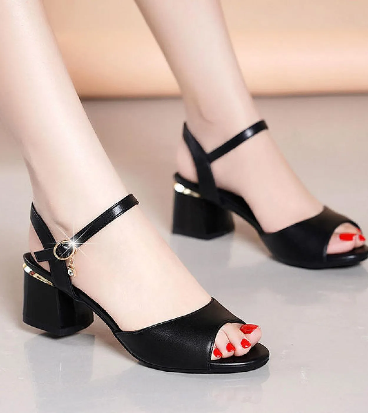 Scarpe da donna eleganti con tacco medio 2022 Sandali da donna estivi con abito femminile di lusso per scarpe con zeppa da donna