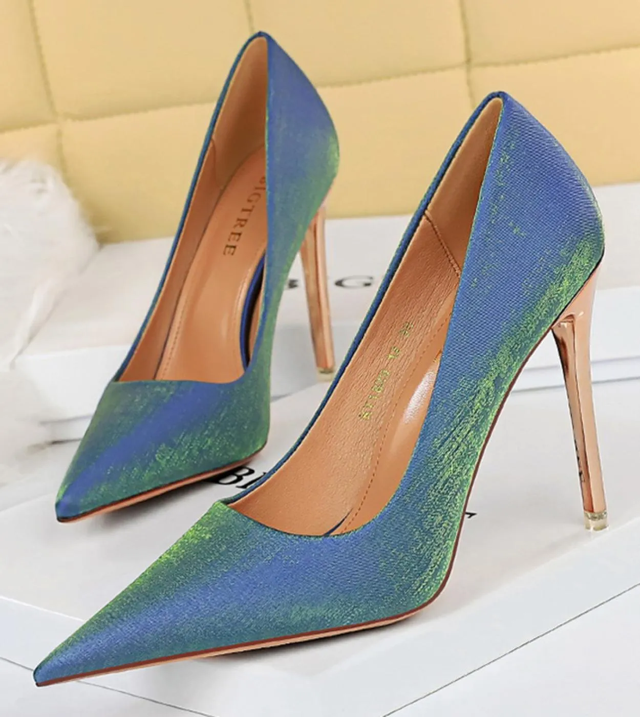 Scarpe da donna in raso blu Scarpe con tacco alto in raso blu Pompe da sposa con tacco in raso blu