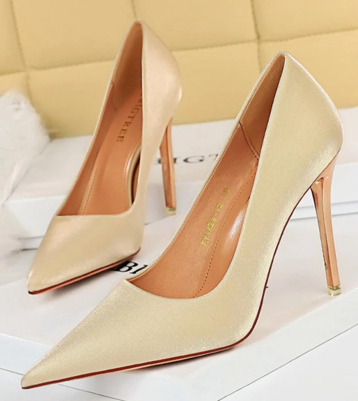 Scarpe da donna in raso blu Scarpe con tacco alto in raso blu Pompe da sposa con tacco in raso blu