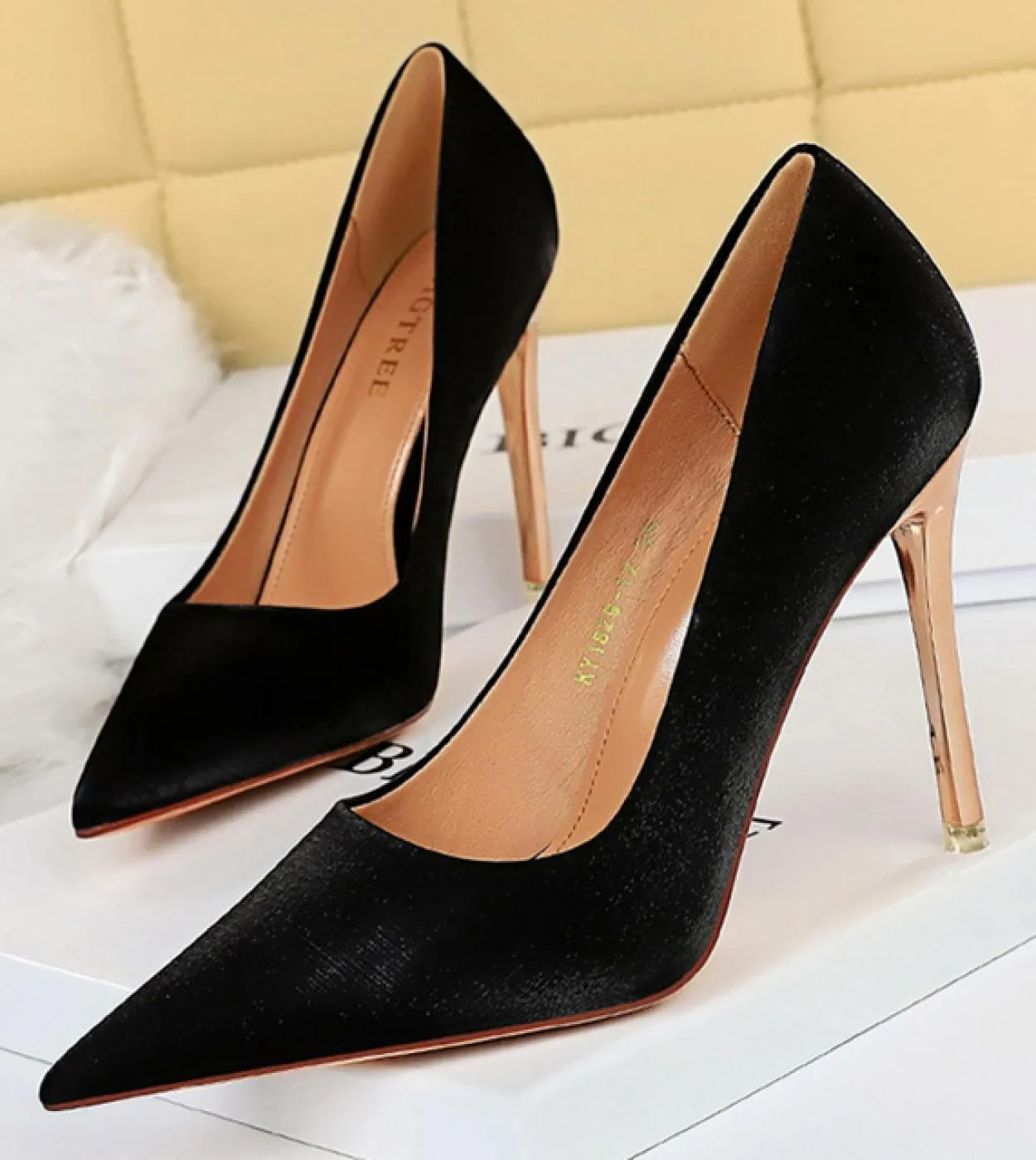 Scarpe da donna in raso blu Scarpe con tacco alto in raso blu Pompe da sposa con tacco in raso blu