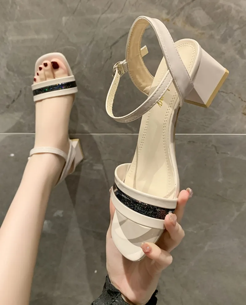 Scivoli di vendita caldi Pantofola di moda Ultimi sandali con tacco basso per scarpe estive da donna Scarpe con tacco alto Bling