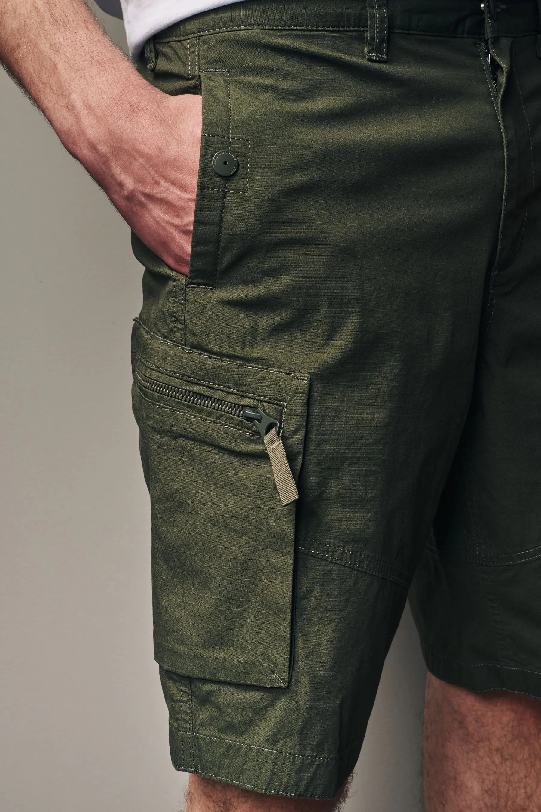 Shorts cargo multitasche elasticizzati leggeri
