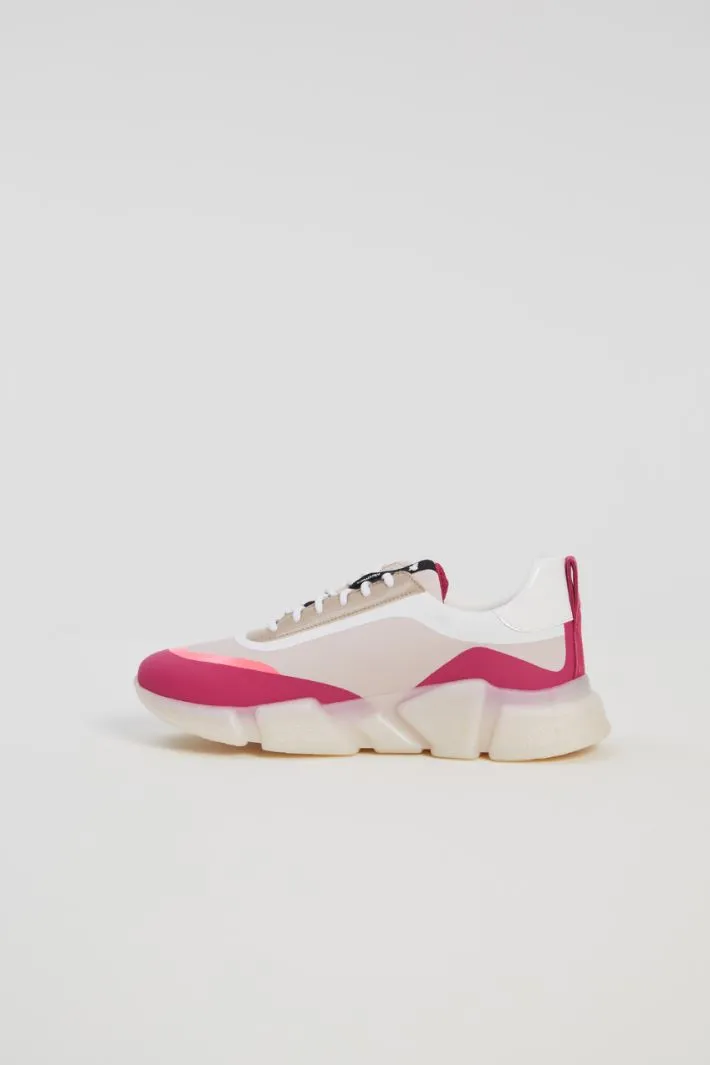 Sneakers con dettagli fluo
