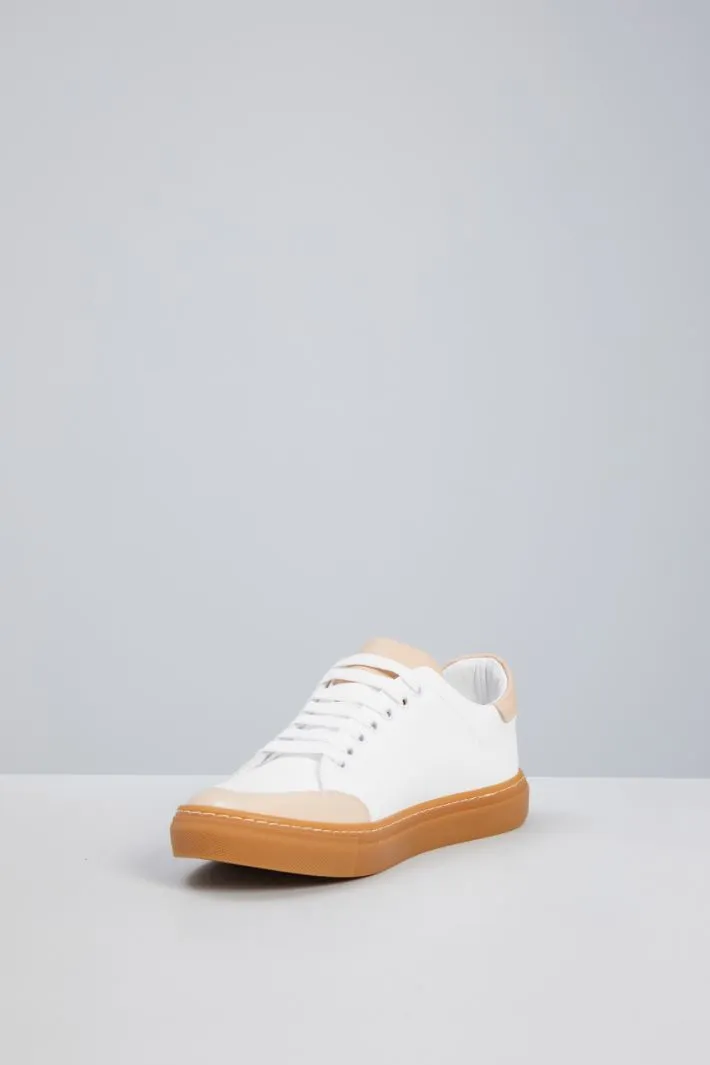 Sneakers con inserti in vernice