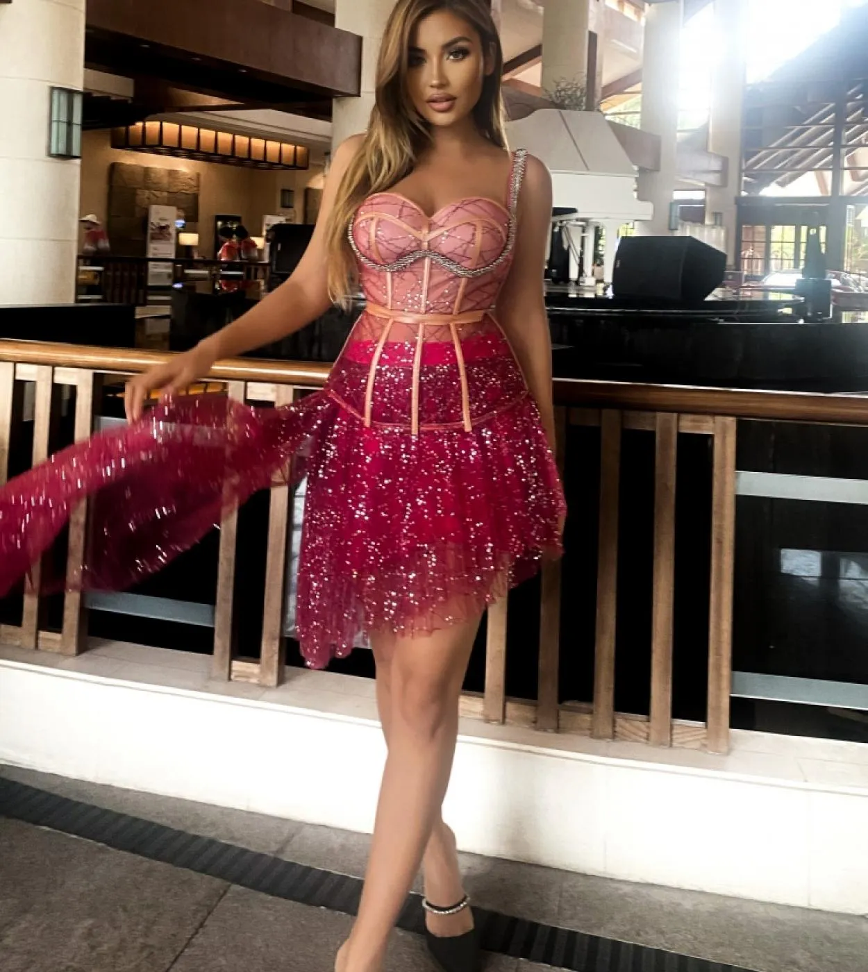 Summer White Diamond Embedded Two Piece Set Women Strap Lace Mesh Paillettes Top  Mini gonna drappeggiata Nightclub Party Out