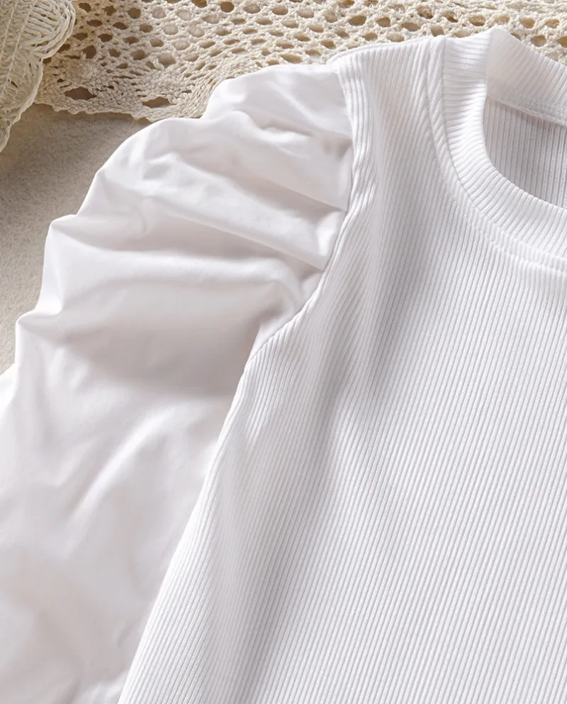 T-shirt con scollo tondo in tinta unita per ragazze e set di due pezzi con gonna a fiocco