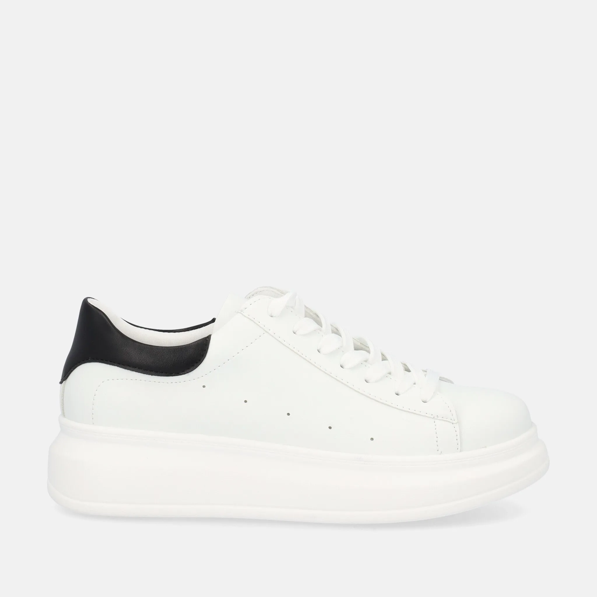 TOO LIKE SNEAKERS