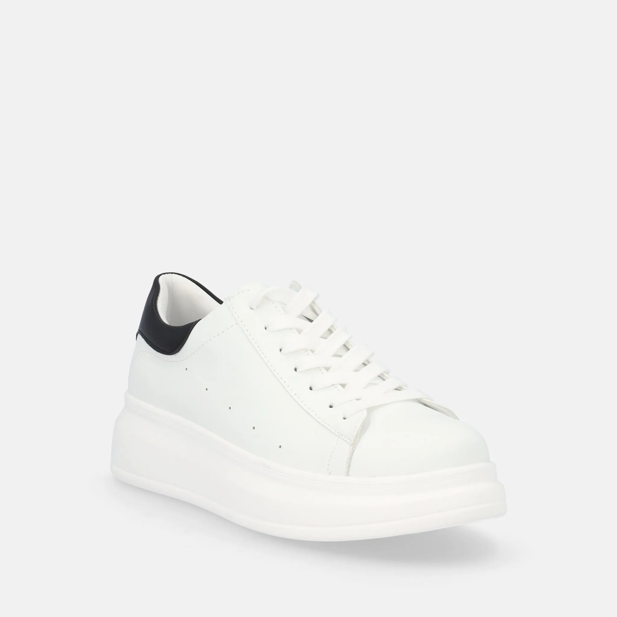 TOO LIKE SNEAKERS