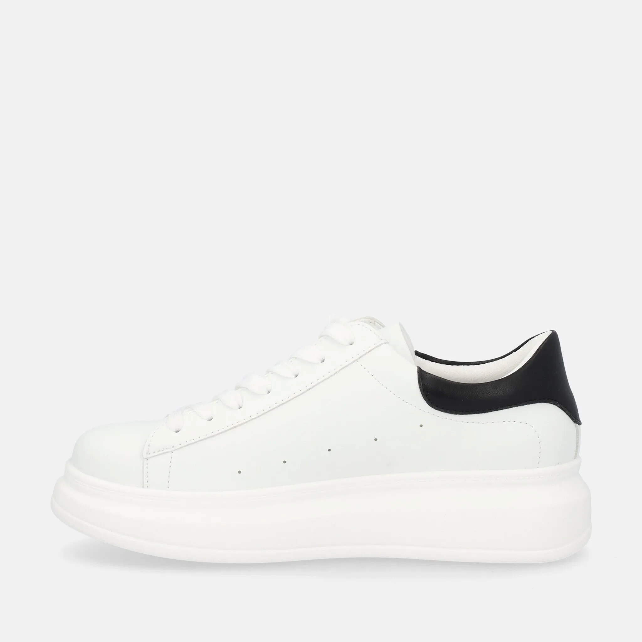TOO LIKE SNEAKERS