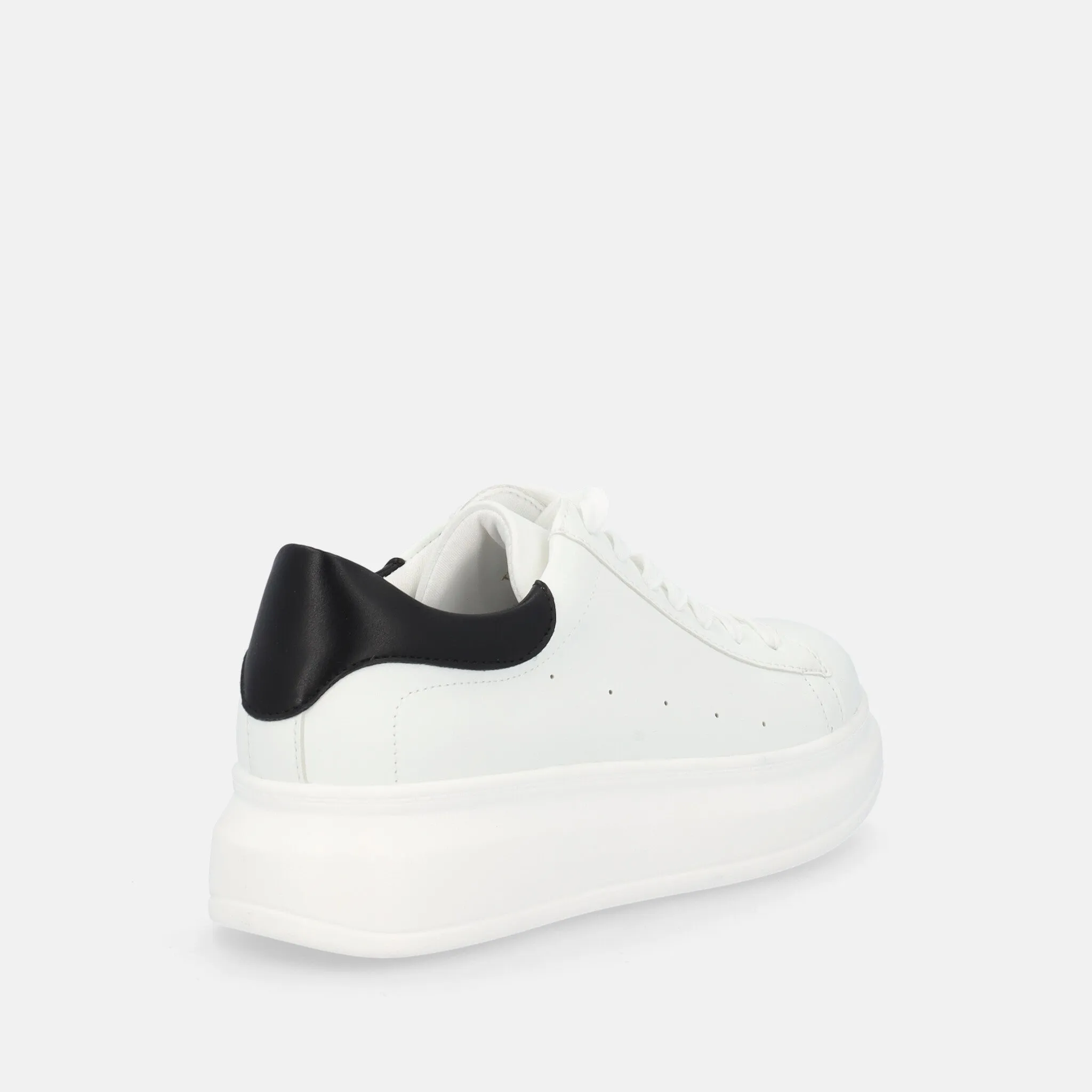 TOO LIKE SNEAKERS
