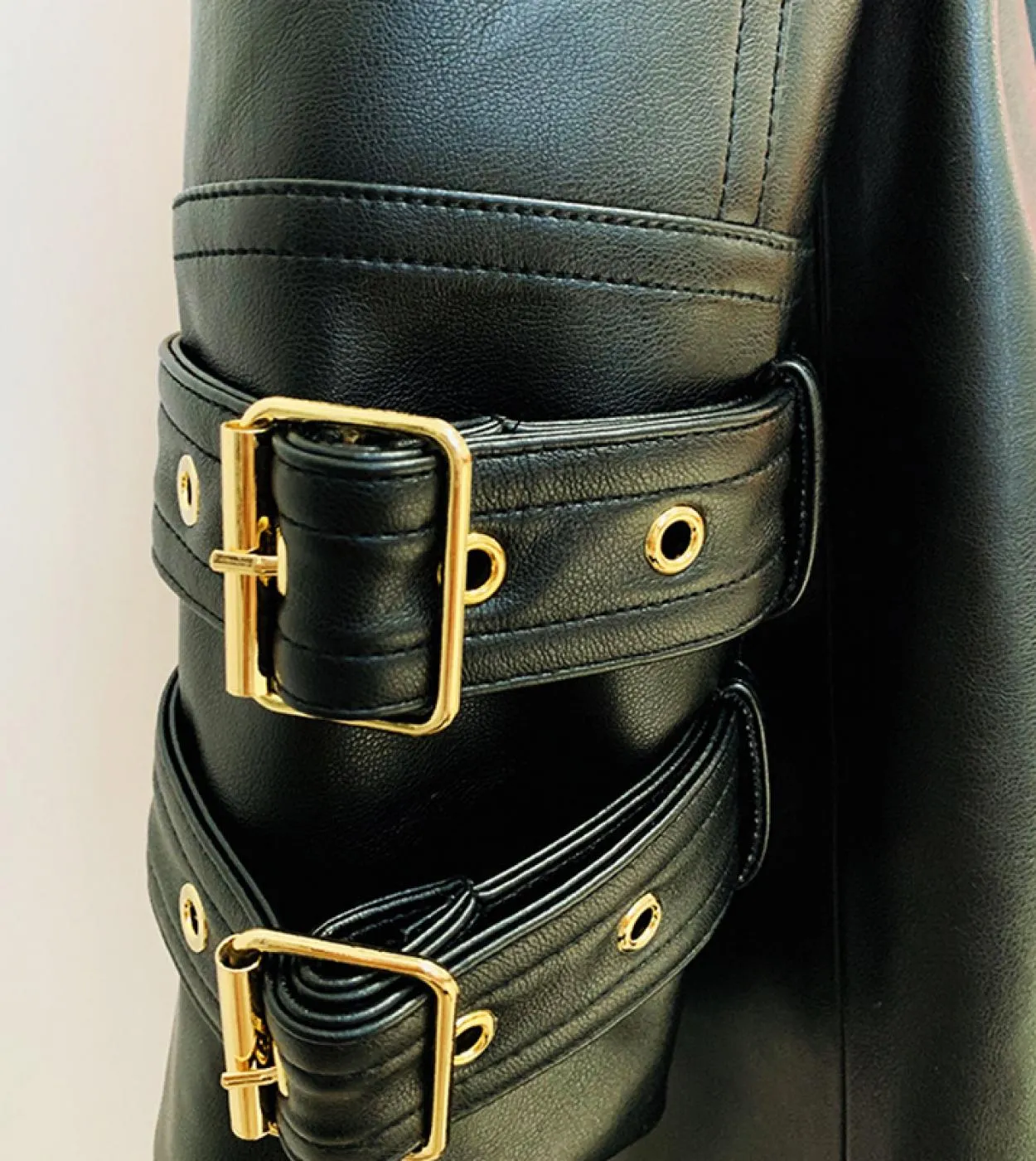 Trench Women Novità 2022 Autunno Inverno Designer Women Doppiopetto Lion Buttons Trench lungo in pelle sintetica